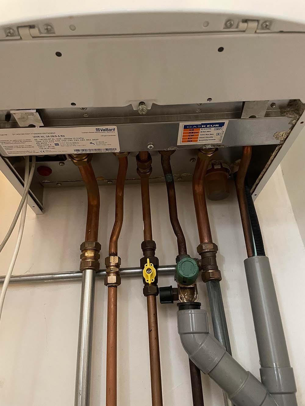 CV-lekkage aan een ketel in Rotterdam